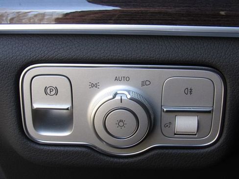 Used 2025 Mercedes-Benz GLE 350 4MATIC image 35