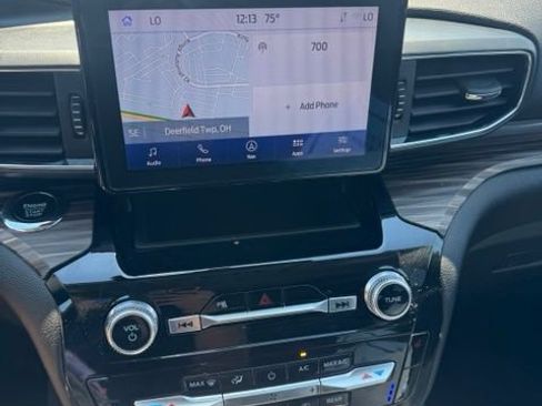 Used 2023 Ford Explorer Limited w/ Equipment Group 301A AWD/4WD image 19