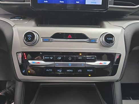 Used 2022 Ford Explorer XLT w/ Equipment Group 202A image 38