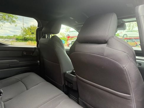Certified 2025 Toyota Tacoma SR5 AWD/4WD image 19