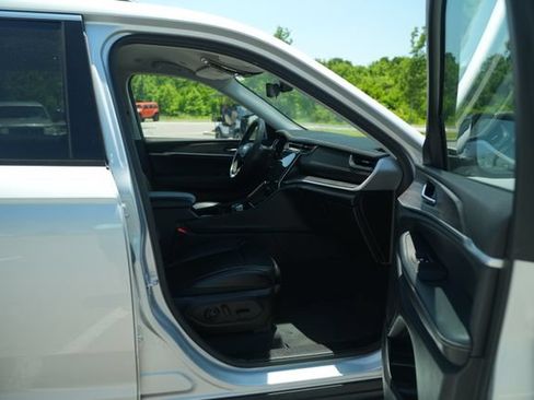 Used 2023 Jeep Grand Cherokee L Limited w/ Luxury Tech Group II AWD/4WD image 20