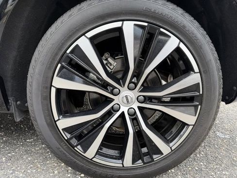 Used 2024 Volvo XC60 B5 Plus w/ Climate Package image 16