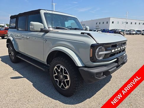 Used 2022 Ford Bronco Outer Banks AWD/4WD image 2
