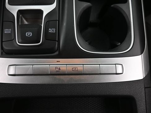 Used 2024 Kia Carnival LX FWD image 23