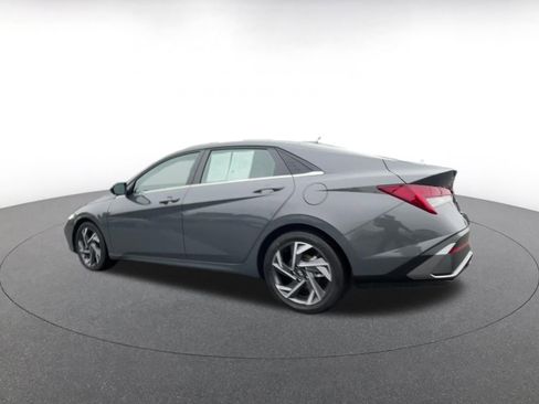 Used 2025 Hyundai Elantra SEL image 10