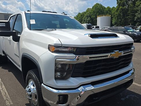 Used 2024 Chevrolet Silverado 3500 LT w/ All Star Edition AWD/4WD image 3