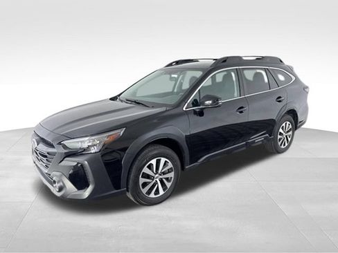 Used 2023 Subaru Outback Premium AWD/4WD image 3