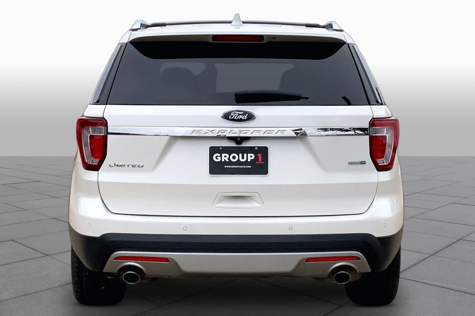 Used 2017 Ford Explorer Limited w/ Equipment Group 303A AWD/4WD image 4