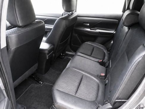 Used 2015 Mitsubishi Outlander SE AWD/4WD image 7