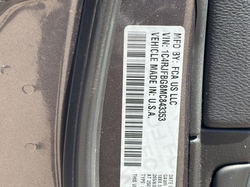 Used 2021 Jeep Grand Cherokee Limited AWD/4WD image 30