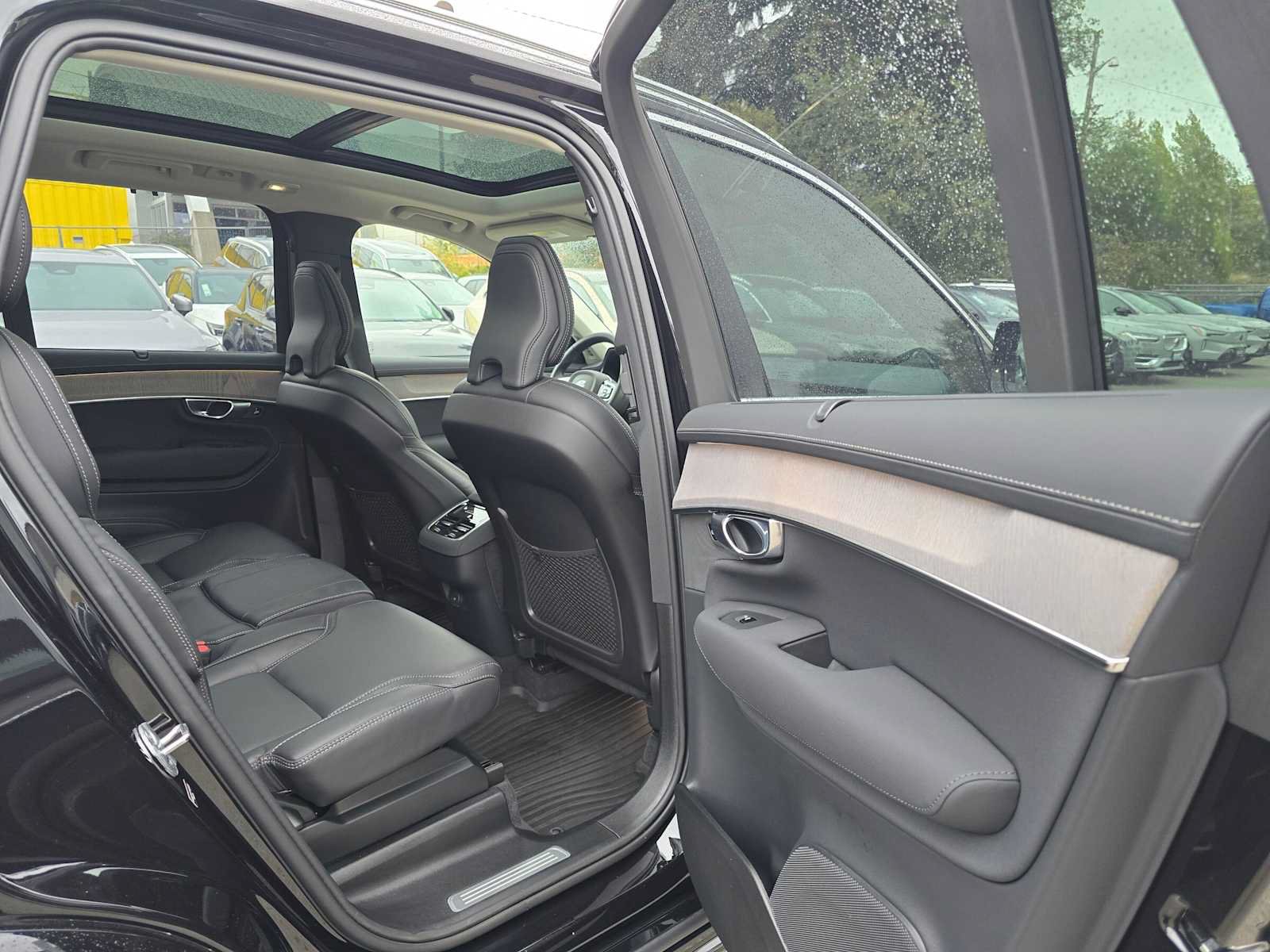 Used 2026 Volvo XC90 B6 Ultra w/ Protection Package AWD/4WD image 13