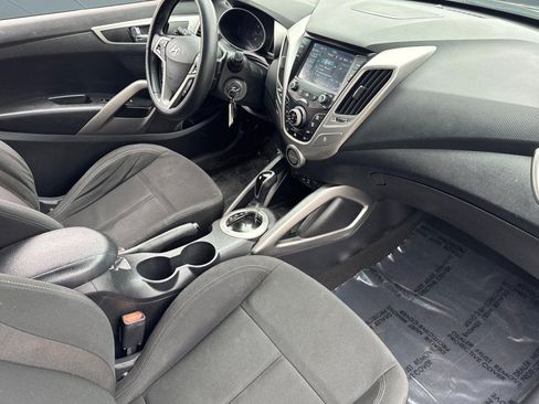 Used 2017 Hyundai Veloster FWD image 32
