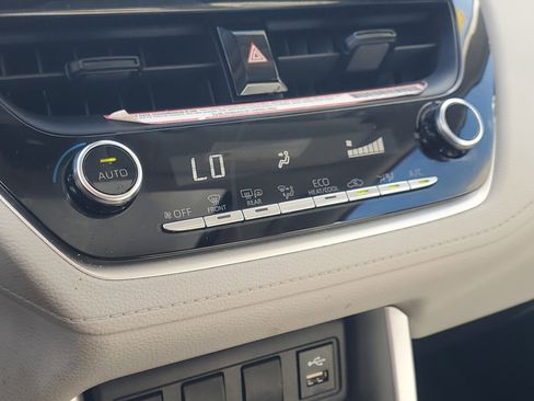 Used 2022 Toyota Corolla Cross LE w/ Moonroof Package image 29