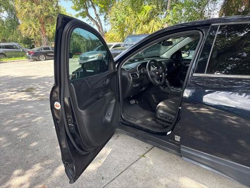 Used 2020 Chevrolet Equinox LT w/ Driver Convenience Package FWD image 10