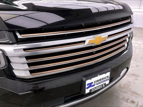 Used 2021 Chevrolet Suburban High Country w/ Premium Package AWD/4WD image 31