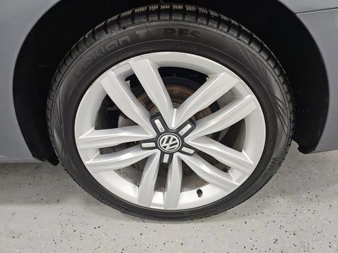 Used 2017 Volkswagen Passat 1.8T SEL Premium image 10