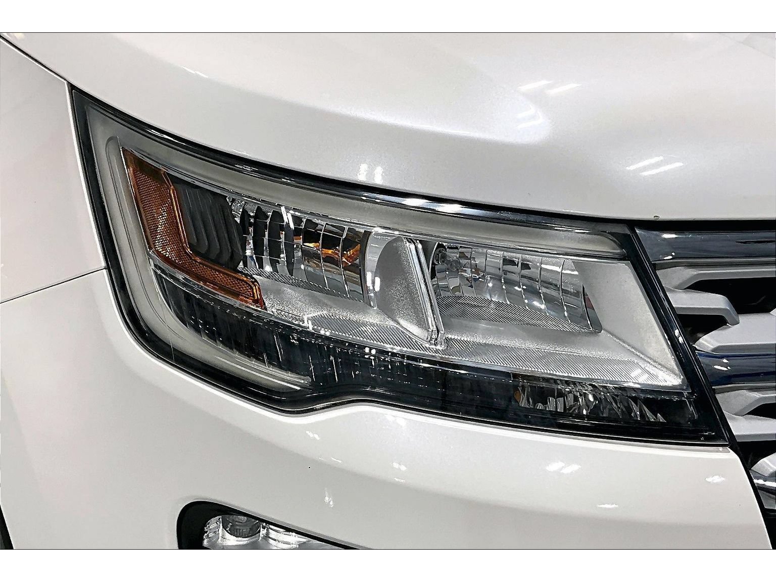 Used 2019 Ford Explorer XLT w/ Equipment Group 201A AWD/4WD image 51