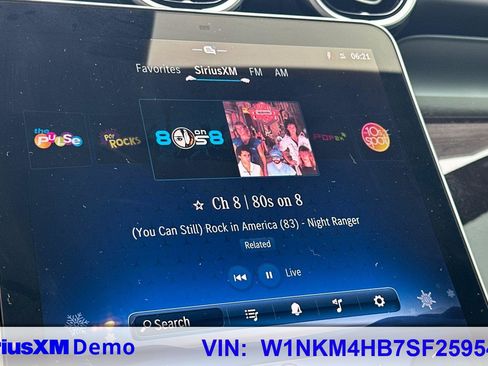 Used 2025 Mercedes-Benz GLC 300 4MATIC image 35