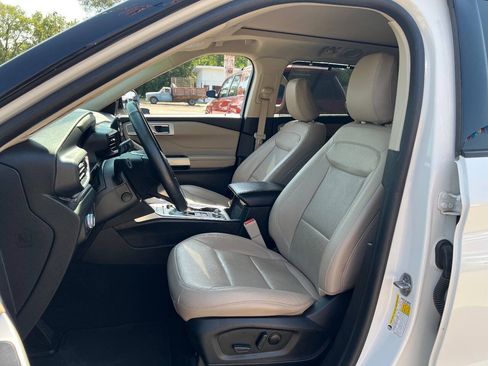 Used 2021 Ford Explorer Limited w/ Equipment Group 301A AWD/4WD image 10