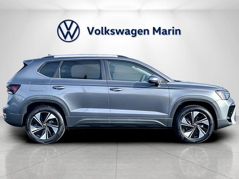 New 2026 Volkswagen Taos SE image 6