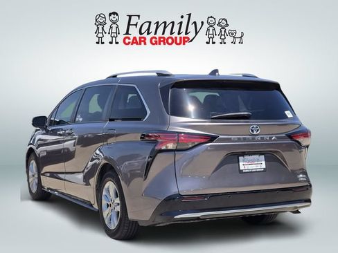 Used 2021 Toyota Sienna Limited FWD image 3