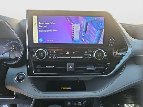 Used 2023 Toyota Highlander Platinum image 14