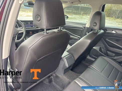 Used 2024 Volkswagen Jetta SE w/ Panoramic Sunroof Package image 11