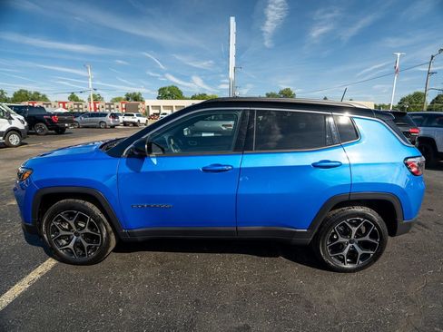 Used 2025 Jeep Compass Limited AWD/4WD image 4
