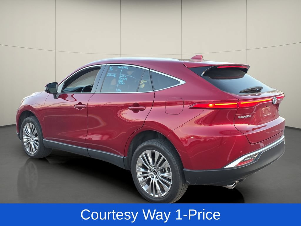 Used 2022 Toyota Venza XLE AWD/4WD image 6