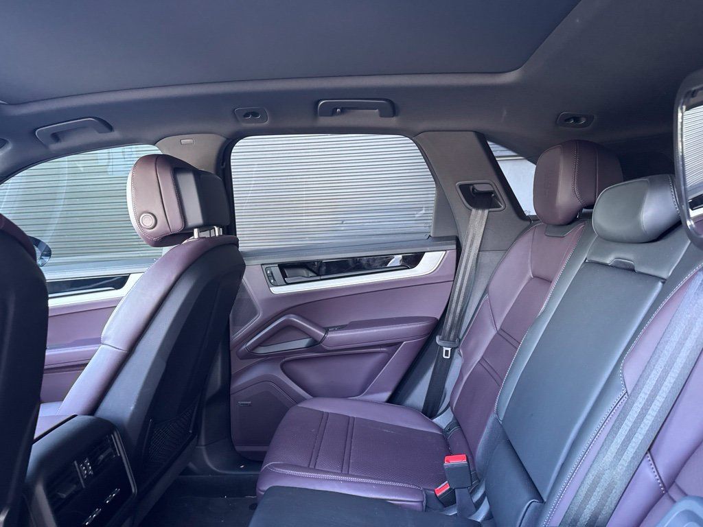 Certified 2025 Porsche Cayenne S AWD/4WD image 9