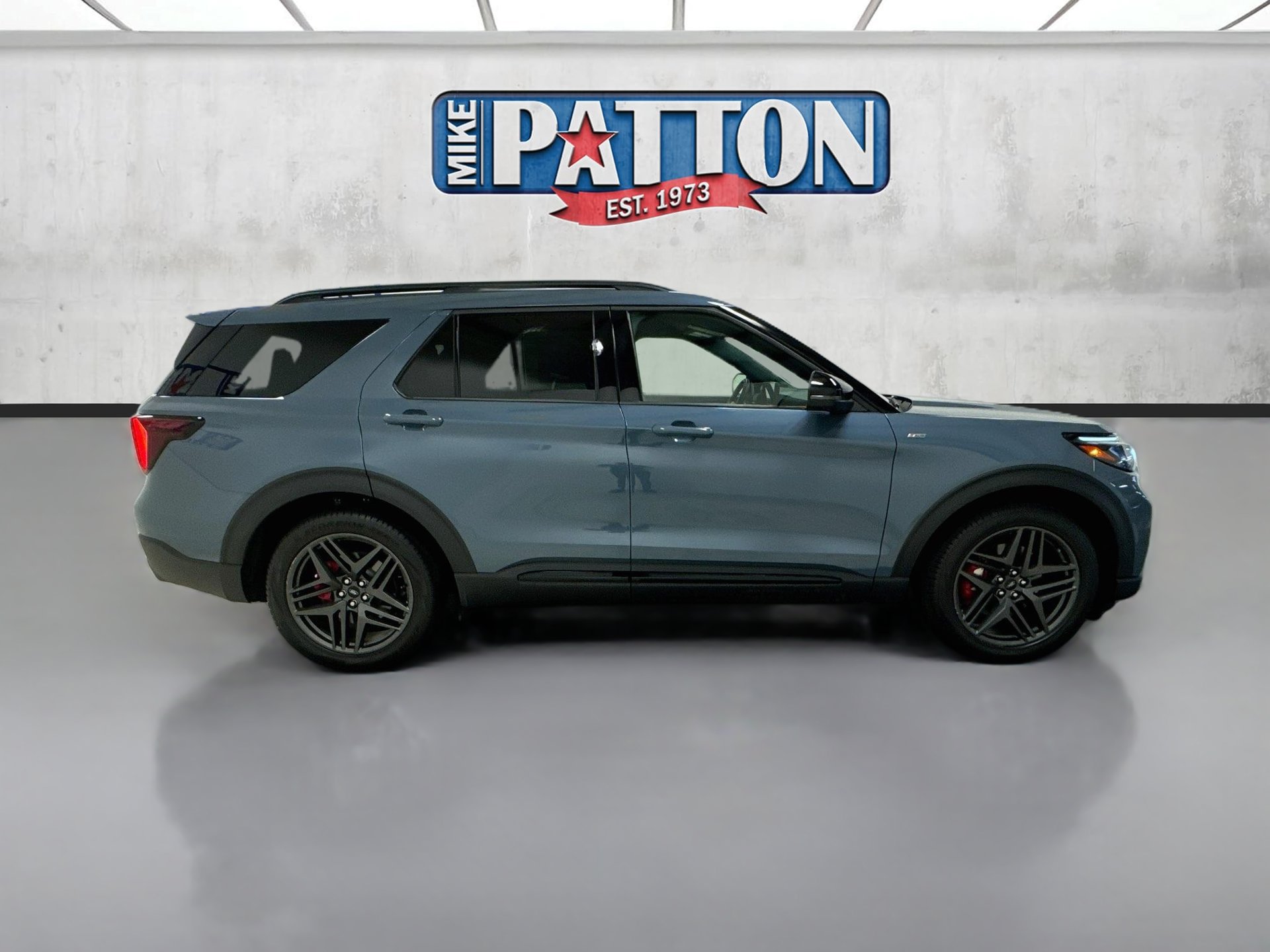 Used 2025 Ford Explorer ST-Line w/ Premium Package RWD image 8