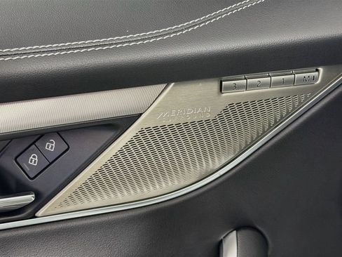 Certified 2025 Jaguar F-PACE R-Dynamic S AWD/4WD image 19