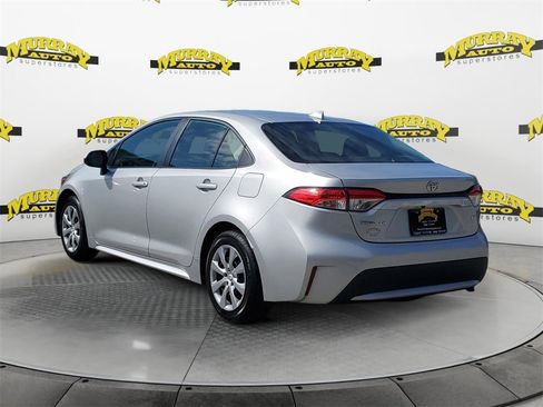 Used 2022 Toyota Corolla LE image 4