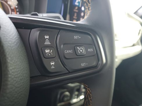 Used 2025 Jeep Wrangler Sport image 21