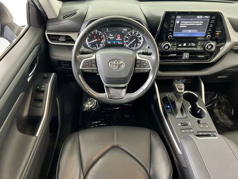 Used 2022 Toyota Highlander XLE image 21