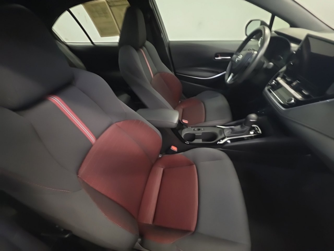 Used 2024 Toyota Corolla SE FWD image 25