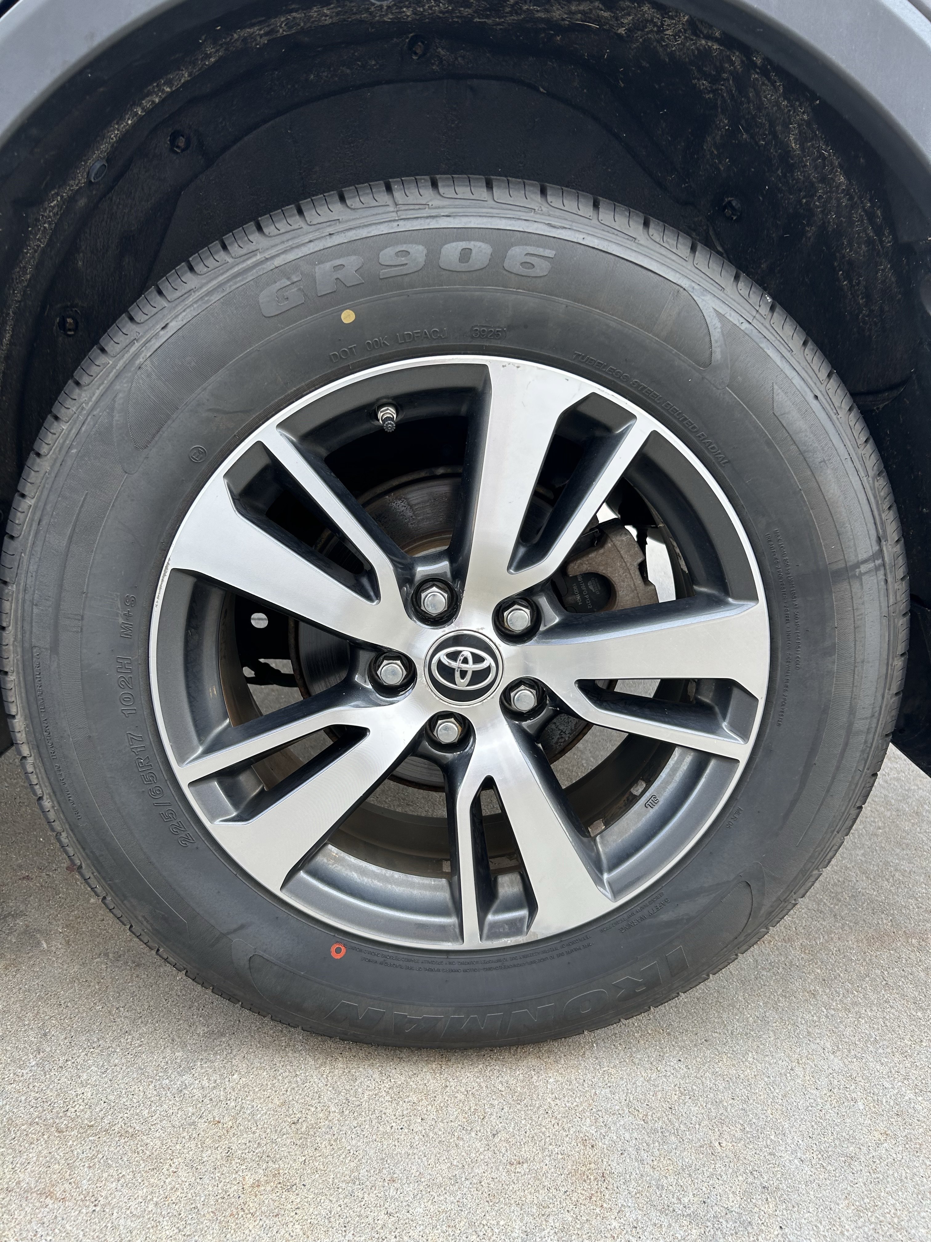 Used 2018 Toyota RAV4 XLE AWD/4WD image 11