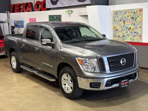 Used 2019 Nissan Titan SV AWD/4WD image 34