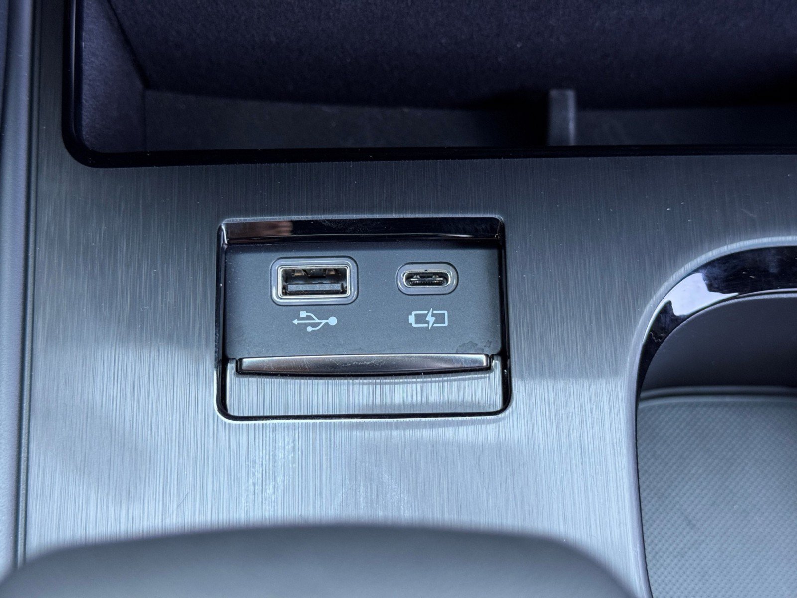 Used 2024 Lexus ES 300h Ultra Luxury w/ Accessory Package (Z2) FWD image 33