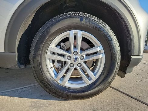 Used 2021 Ford Explorer XLT w/ Equipment Group 202A AWD/4WD image 9