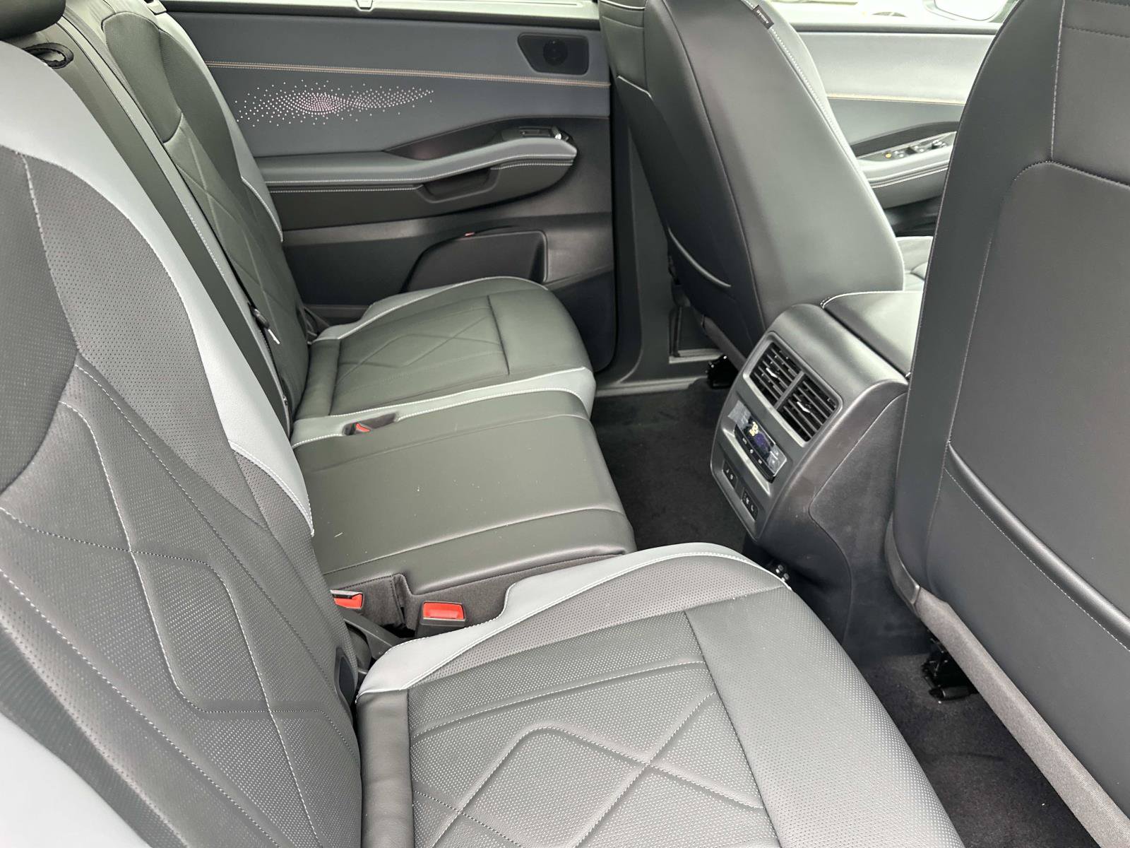 New 2027 Volkswagen Atlas SEL R-Line AWD/4WD image 27