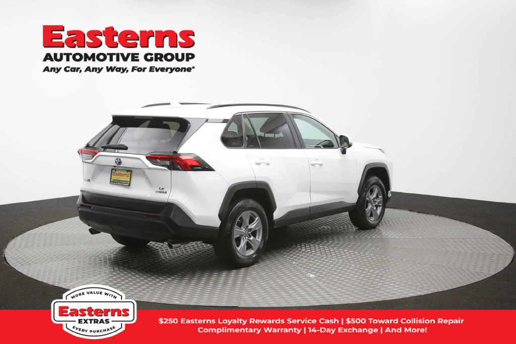 Used 2023 Toyota RAV4 LE AWD/4WD image 40