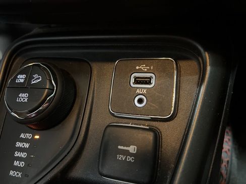 Used 2020 Jeep Compass Trailhawk AWD/4WD image 30