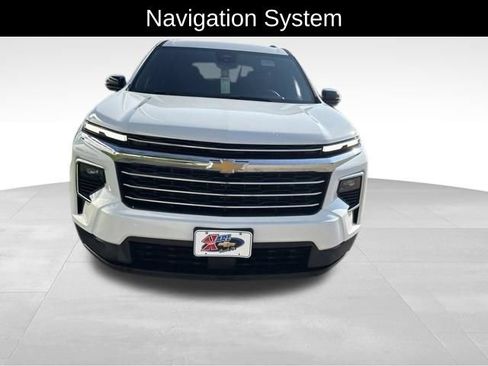 Used 2026 Chevrolet Traverse LT w/ Driver Confidence Package AWD/4WD image 2