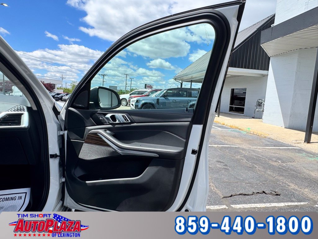 Used 2025 BMW X7 xDrive40i AWD/4WD image 69
