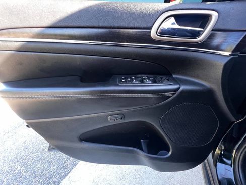 Used 2014 Jeep Grand Cherokee Limited image 17