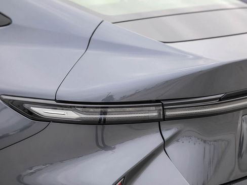 Used 2026 Lexus ES 350e w/ Convenience Package FWD image 9