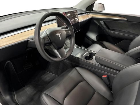 Certified 2023 Tesla Model Y Long Range AWD/4WD image 9