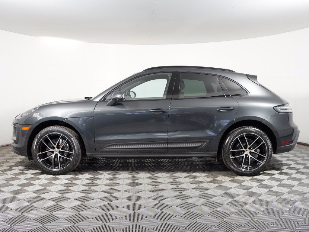 Certified 2023 Porsche Macan AWD/4WD image 2