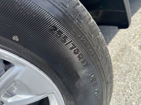 Used 2025 Chevrolet Silverado 1500 LT image 33